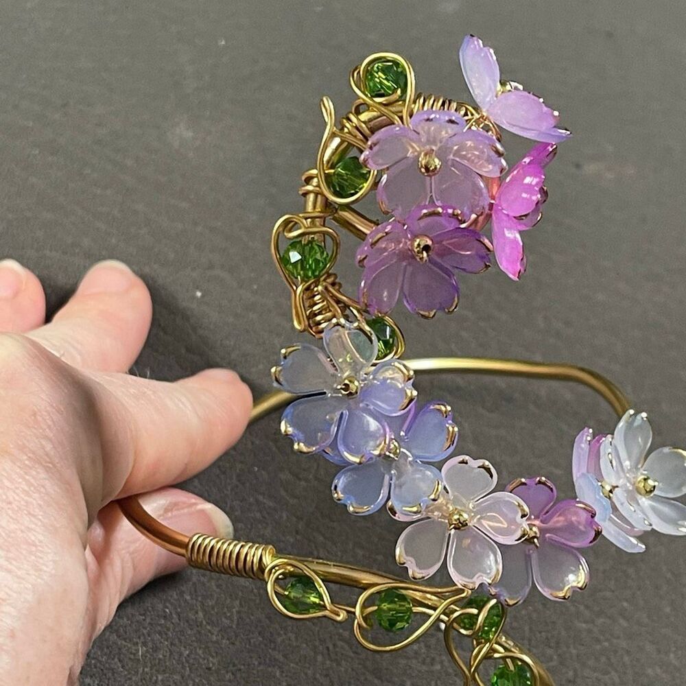 Enchanted adjustable gold tone floral arm cuff whimsical fairy core blossom flow - Picture 6 of 8